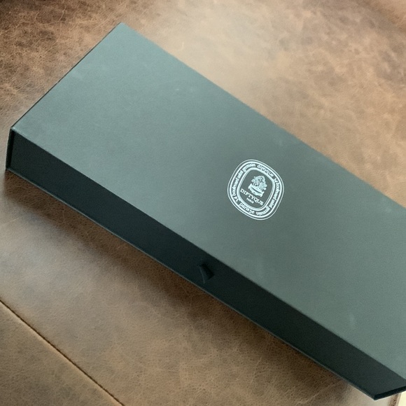 Set of 12 Diptyque candles - Picture 3 of 6